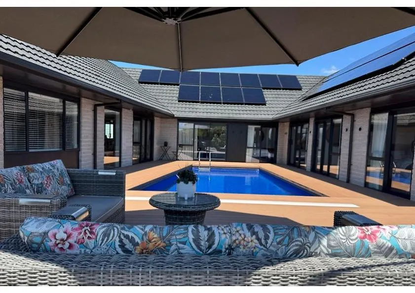 Luxury Redwoods Home With Heated Pool, Spa, Sauna Rotorua