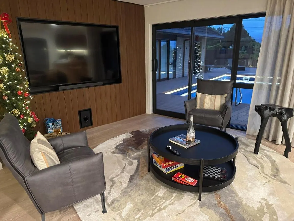 Luxury Redwoods Home With Heated Pool, Spa, Sauna Rotorua Villa